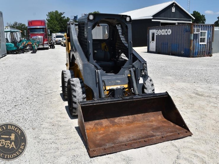 2021-deere-318g-image-18