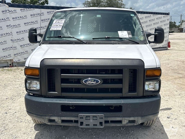 2011-ford-cargo-image-27