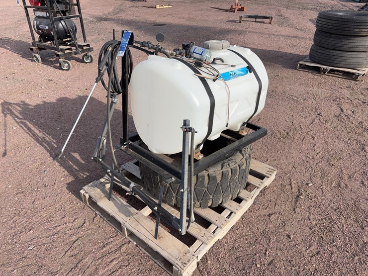 master-manufacturing-utv-sprayer-image-1