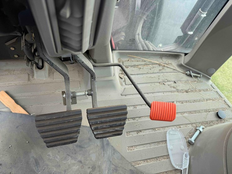 2009-case-ih-l770-image-22