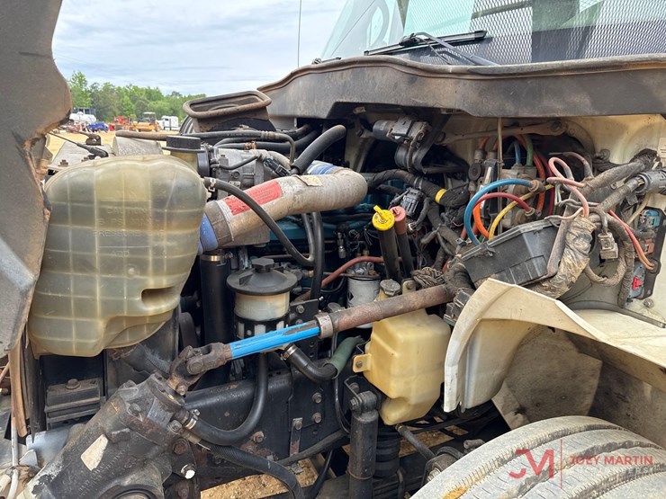 2004-international-durastar-4300-image-24