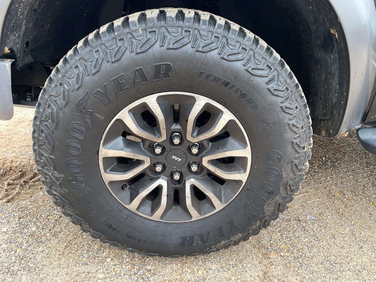 2013-ford-f150-raptor-image-19