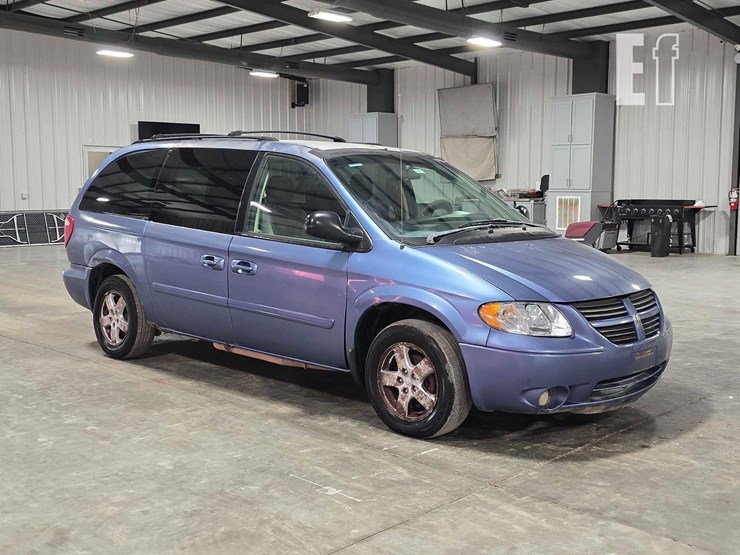2007-dodge-grand-caravan-sxt-image-2