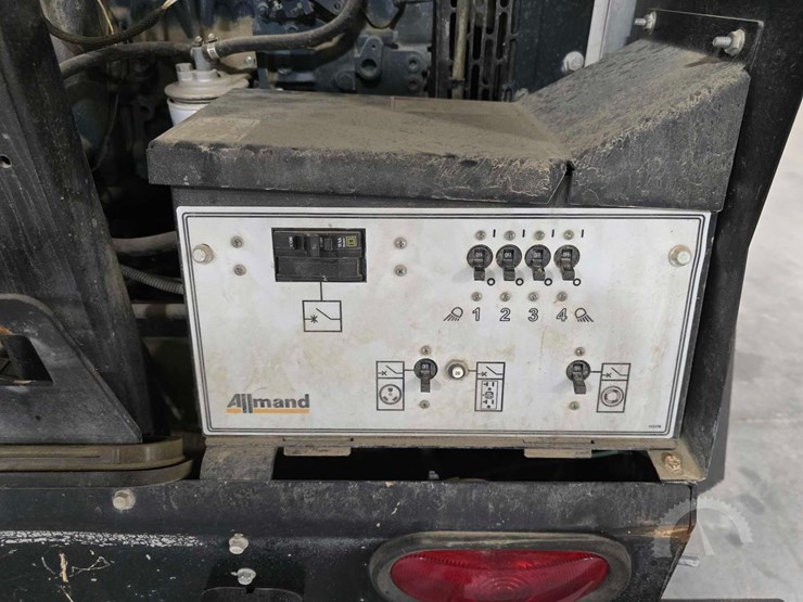 allmand-bros-night-lite-v-series-image-11