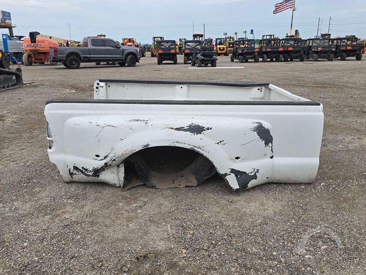 dual-rear-wheel-pickup-truck-bed-image-6
