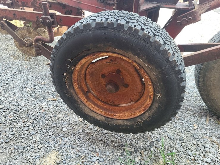 international-540-in-furrow-4-bottom-moldboard-plow-w/coulters-image-21