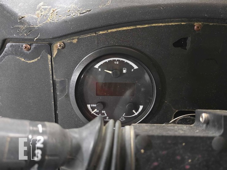 2013-caterpillar-tl1055c-image-19