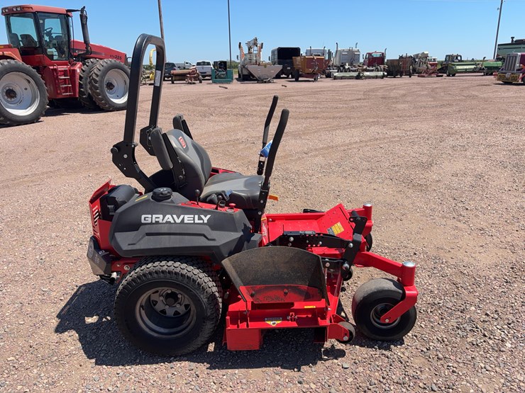 gravely-992267-zero-turn-mower-image-4