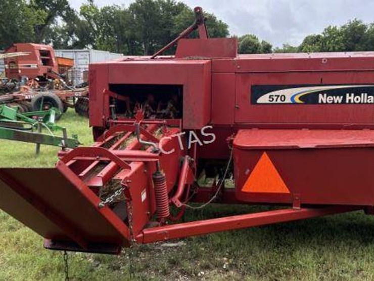 new-holland-570-image-5