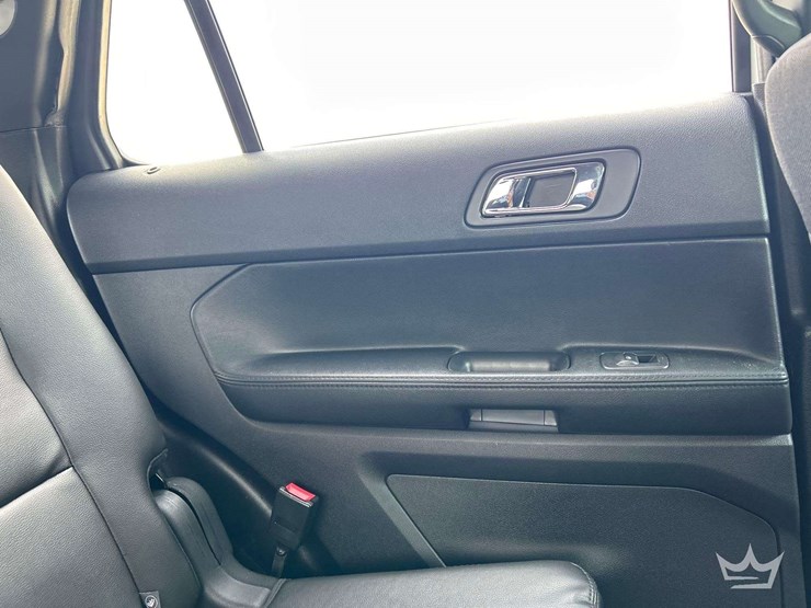 2016-ford-explorer-image-18