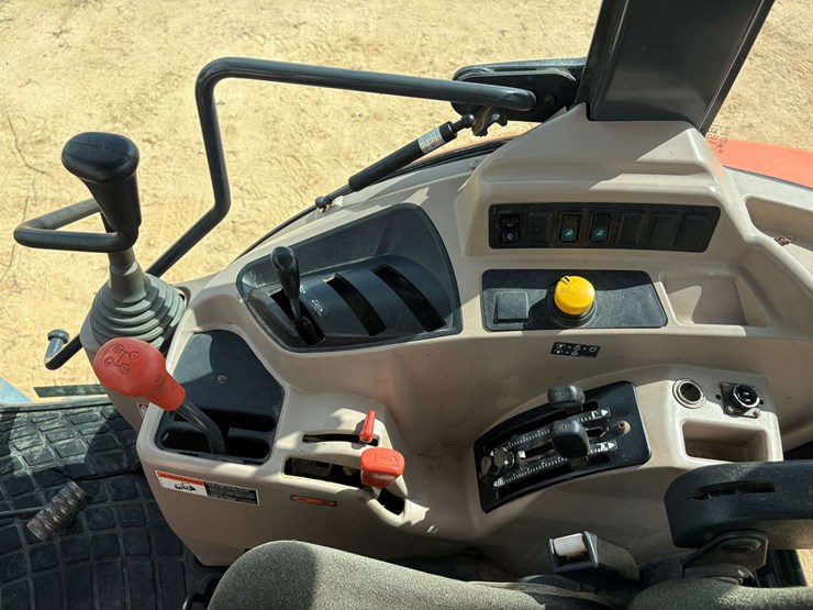 2014-kubota-m6060-image-12