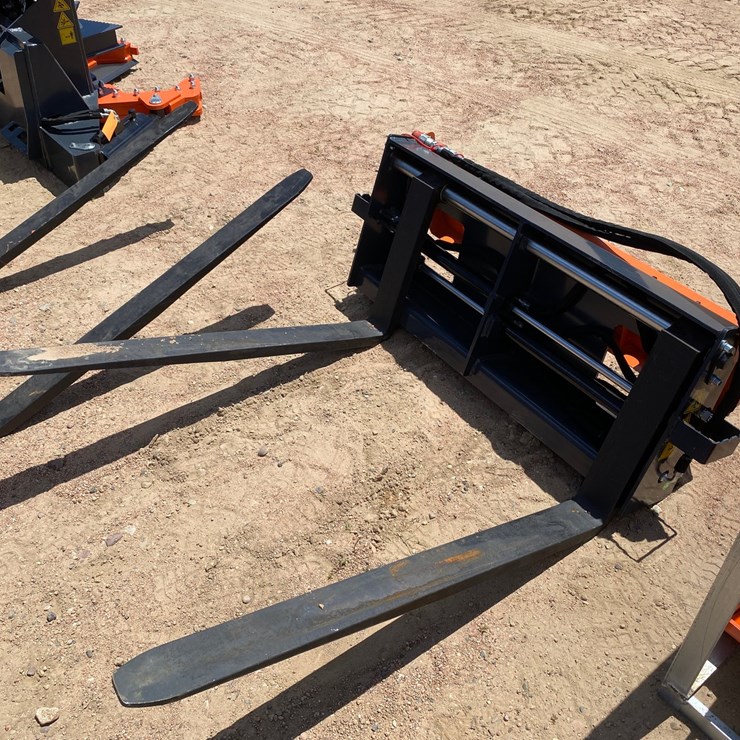 #14605 • WIG Hydraulic Adjustable Forks (Mosinee, WI)