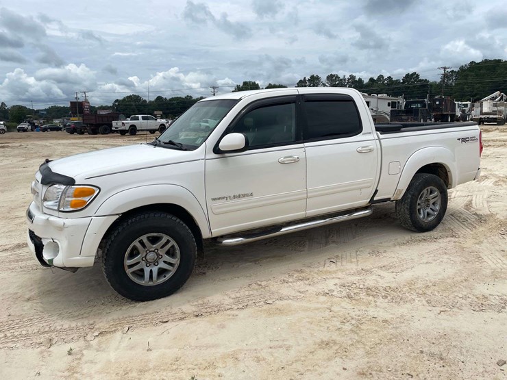 2004-toyota-tundra-image-1