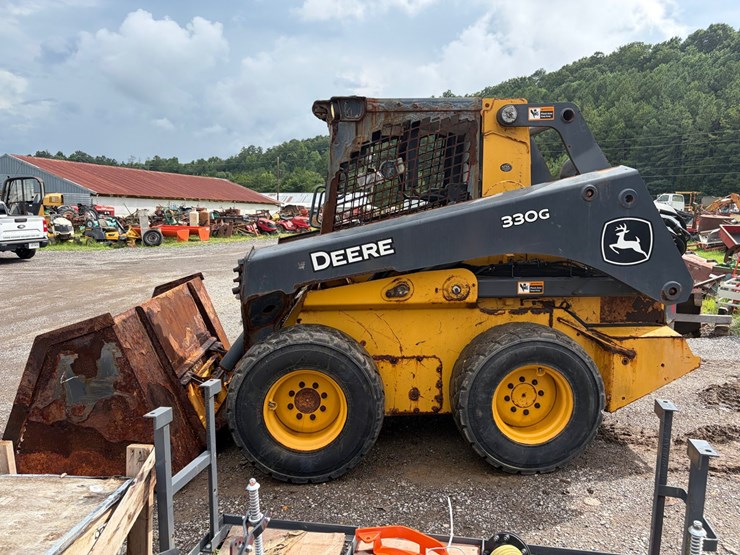 2021-deere-330g-image-5