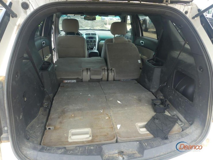 2015-ford-explorer-image-8