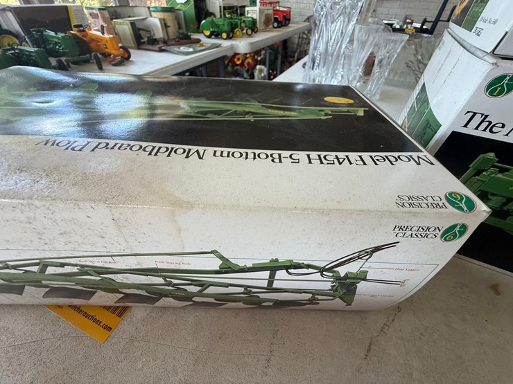 john-deere-f145h-image-16
