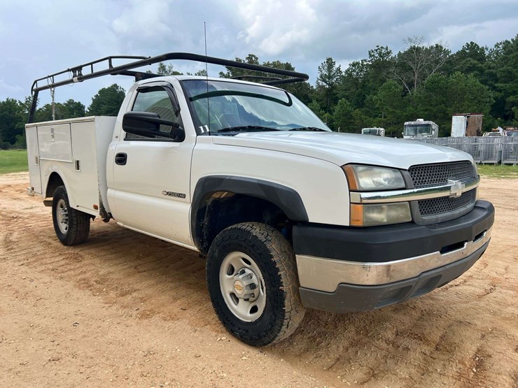 2004-chevrolet-silverado-2500-image-4