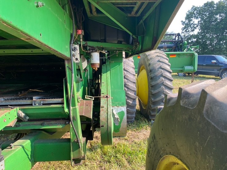 john-deere-9600-4x4-combine-image-52