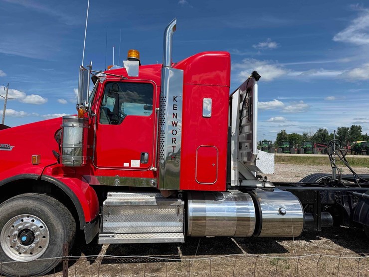2012-kenworth-t800-image-15