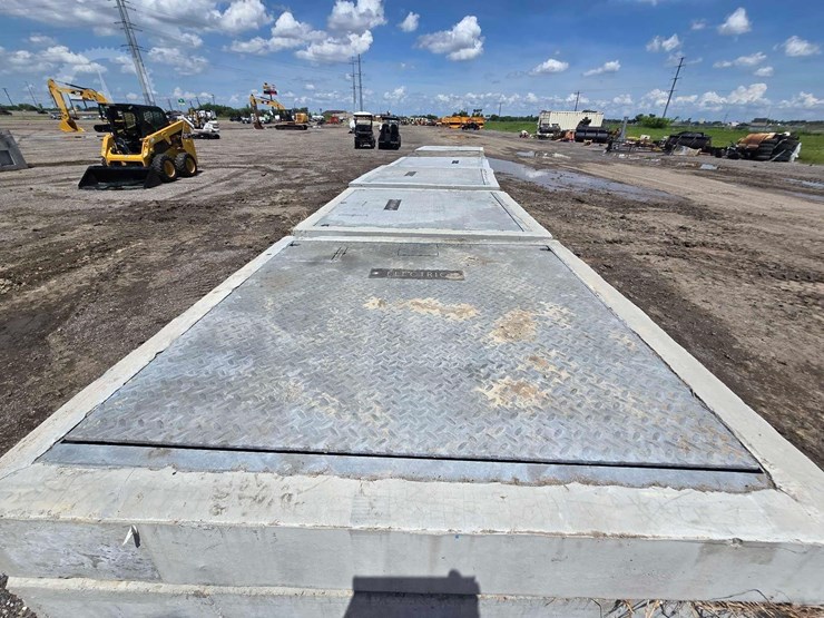qty.-(6)-precast-concrete-utility-vaults-image-6