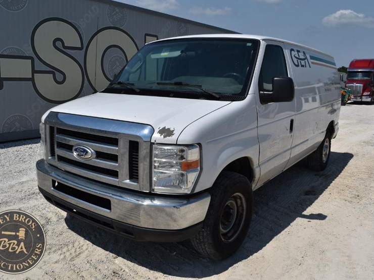 2014-ford-e250-image-1