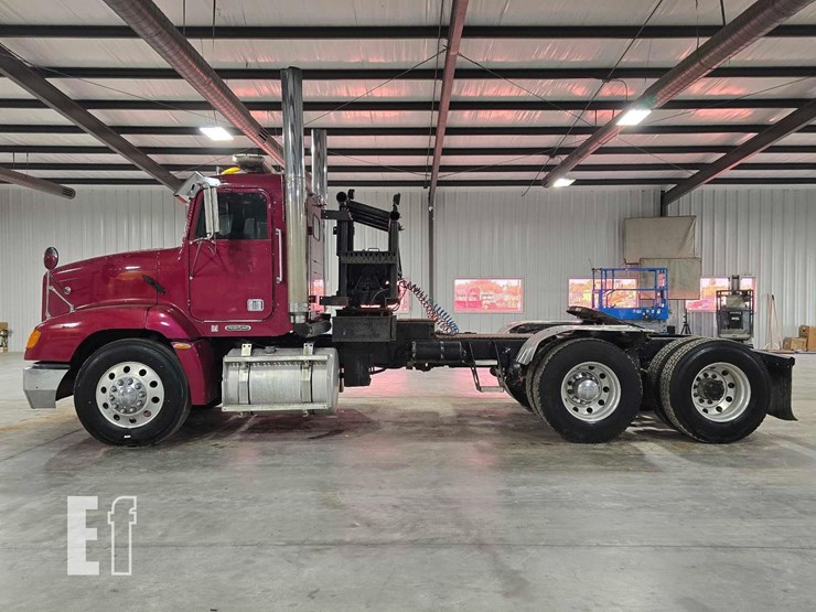 2001-freightliner-fld112-image-5