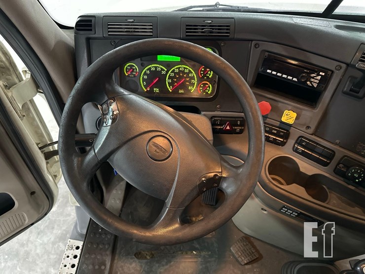 2017-freightliner-cascadia-125-image-14