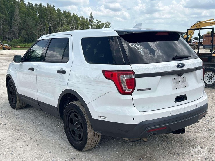 2016-ford-explorer-image-4