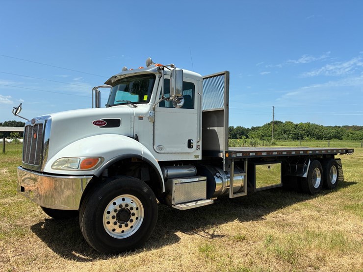 #9920-•-2015-peterbilt-image-1