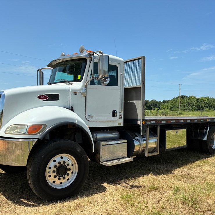 #9920 • 2015 Peterbilt