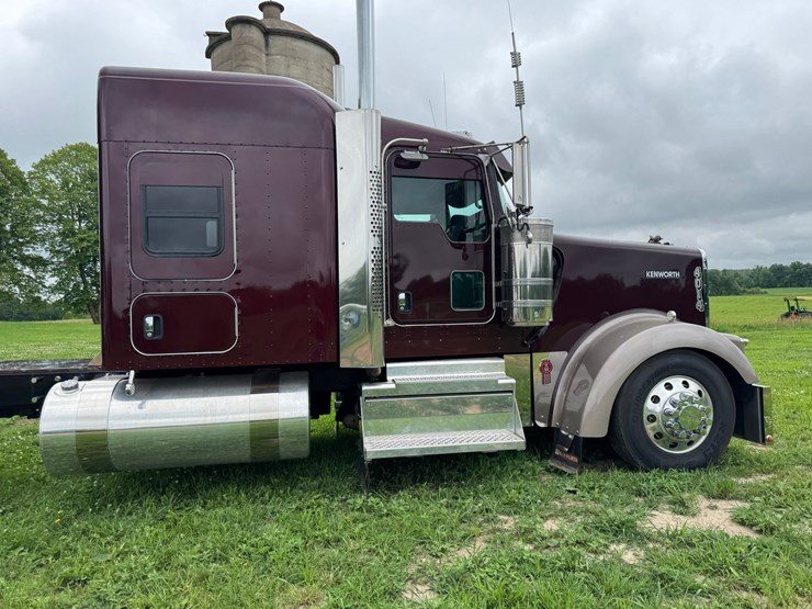 2021-kenworth-w900l-image-5