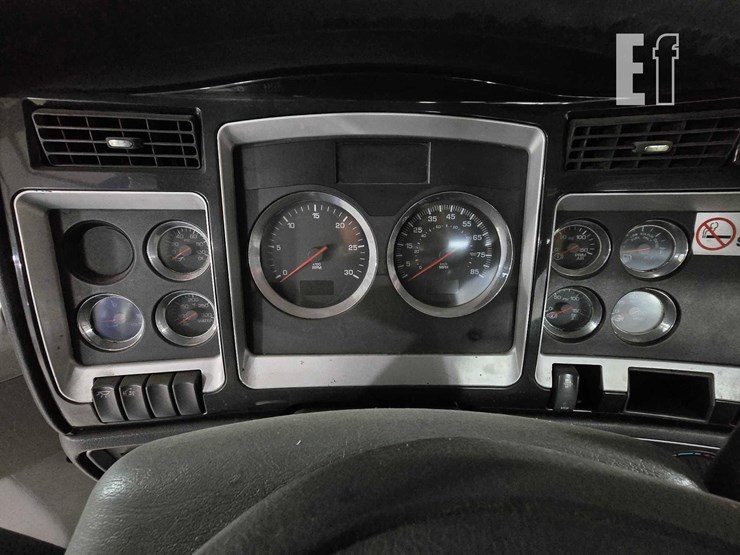 2013-kenworth-t800-image-12