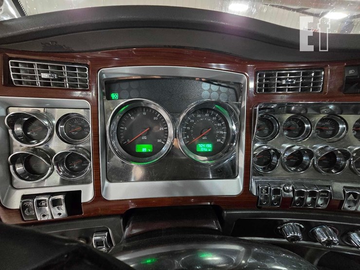 2009-kenworth-w900-image-12