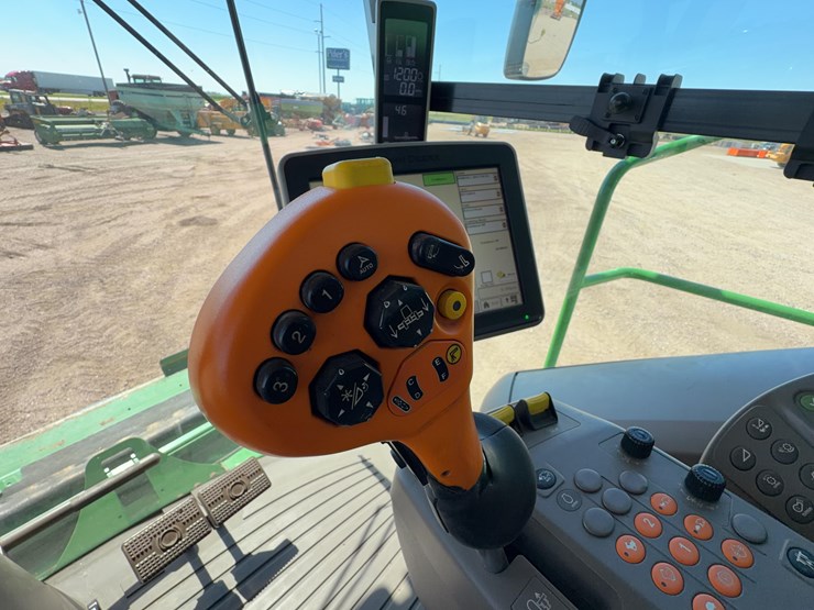 2015-john-deere-s680-image-58