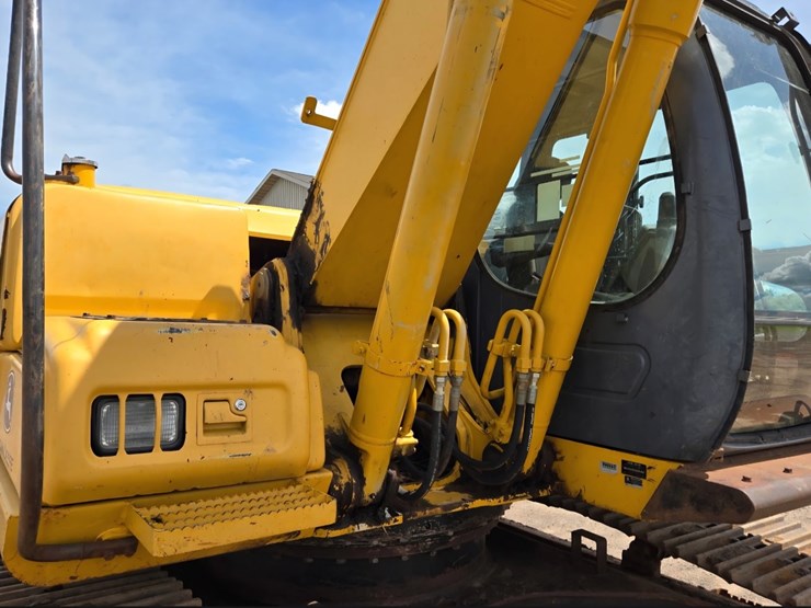 deere-200c-lc-image-18