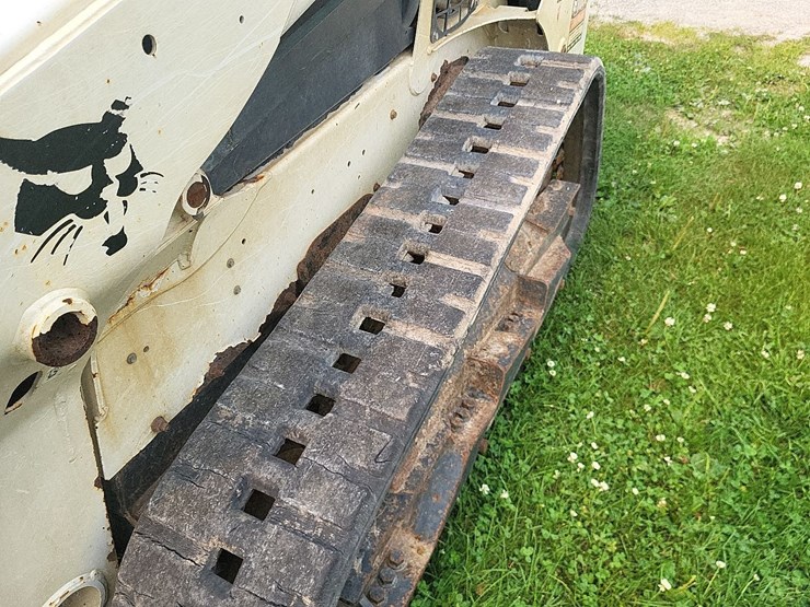 2016-bobcat-t590-skid-loader-image-14