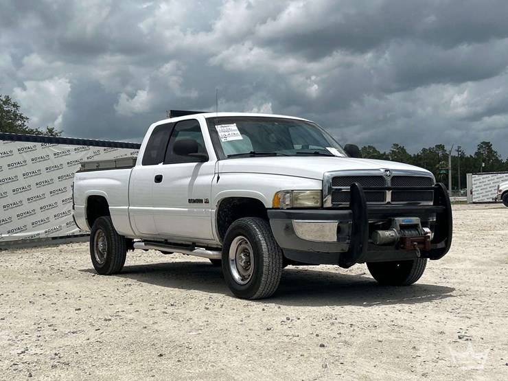 2001-dodge-ram-1500-image-2