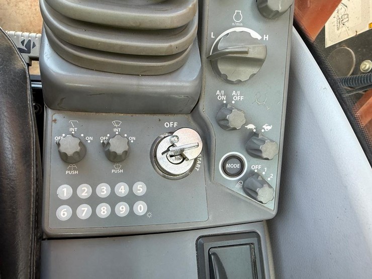 2021-hitachi-zx75us-5b-image-32