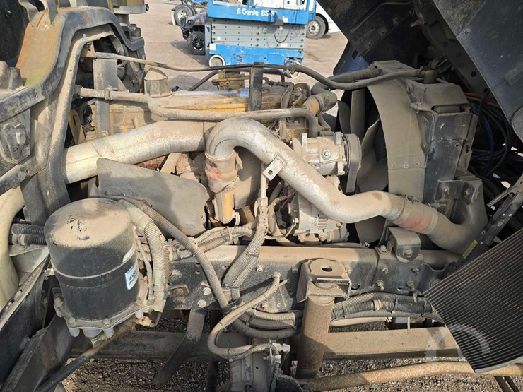 2002-gmc-t7500-image-23