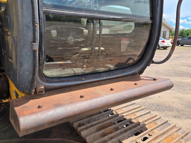 deere-200c-lc-image-21