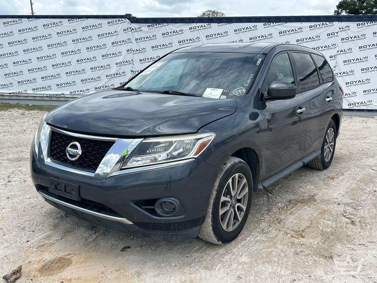 2013-nissan-pathfinder-image-1