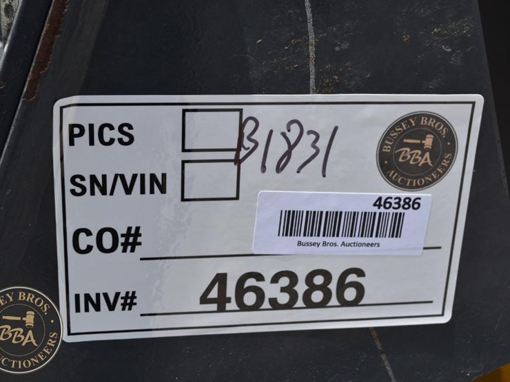 2021-deere-318g-image-42