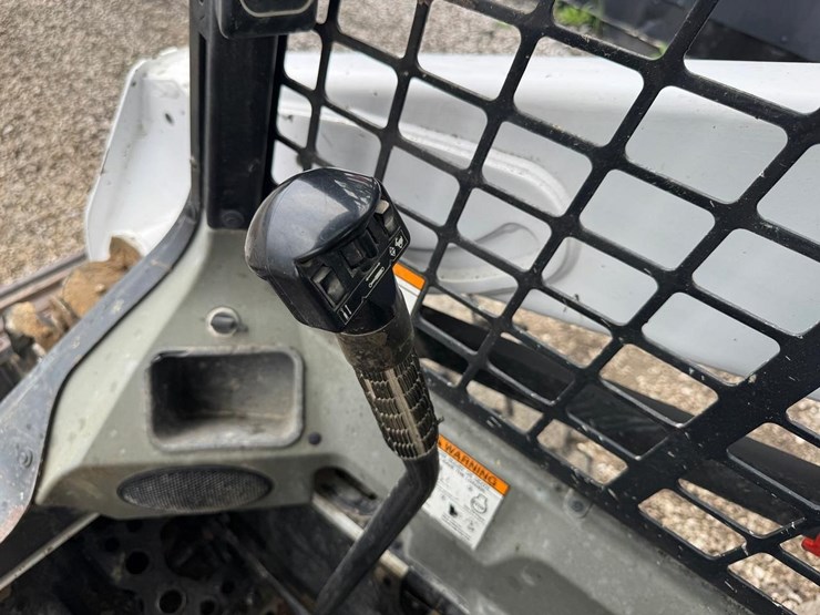 2015-bobcat-s530-image-21