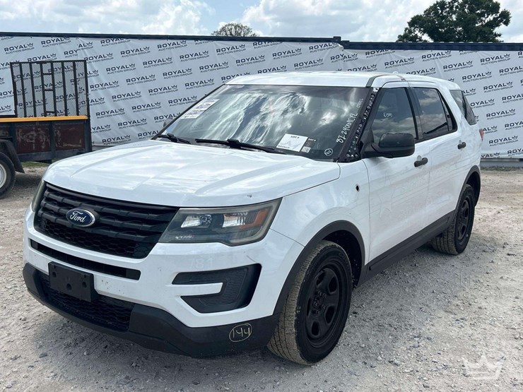 2016-ford-explorer-image-1