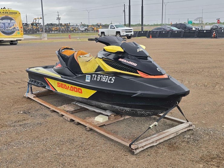 2015-sea-doo-rxt-jet-ski-image-2
