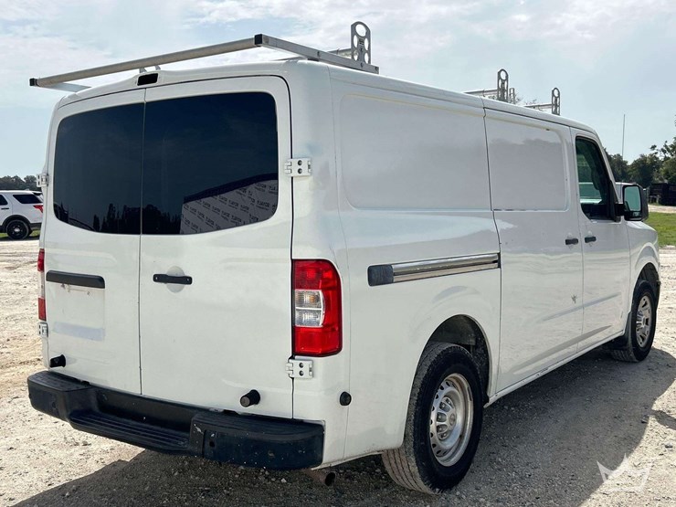 2014-nissan-nv1500-image-3