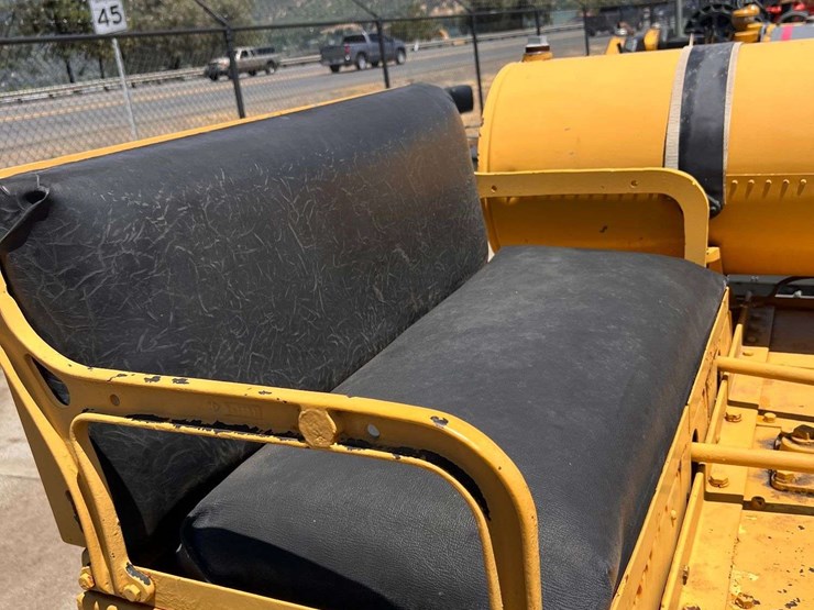 caterpillar-thirty-image-15