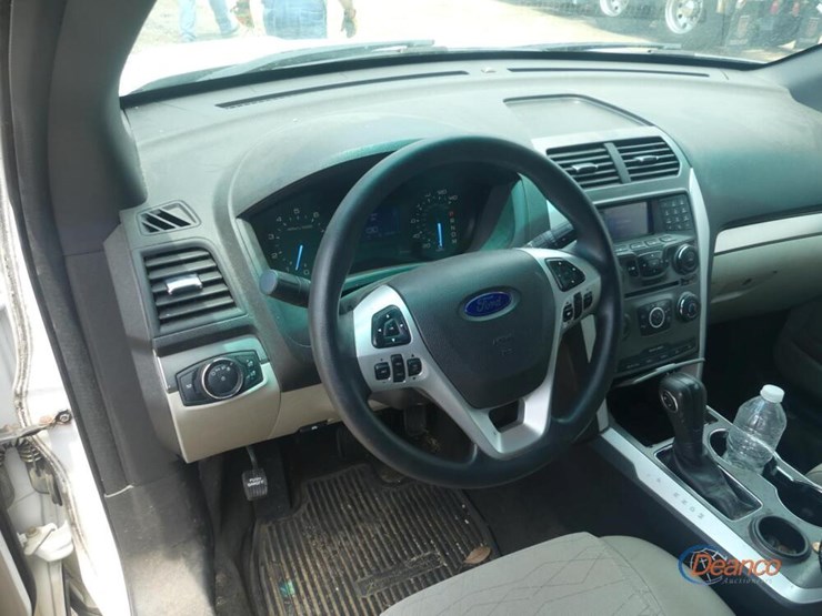 2015-ford-explorer-image-9
