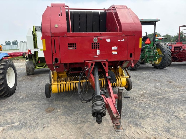 new-holland-br7060-image-3