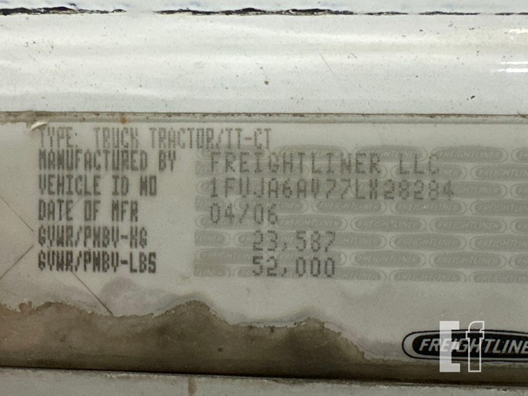 2007-freightliner-columbia-120-image-33